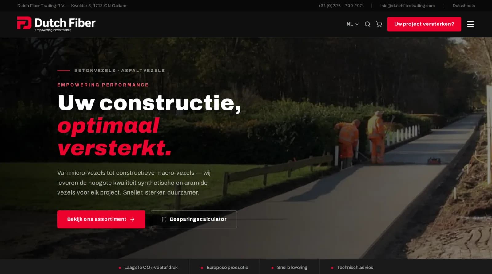 Screenshot van de homepage van Dutch Fiber Trading met taalkeuze, winkelwagen en een knop naar de calculator